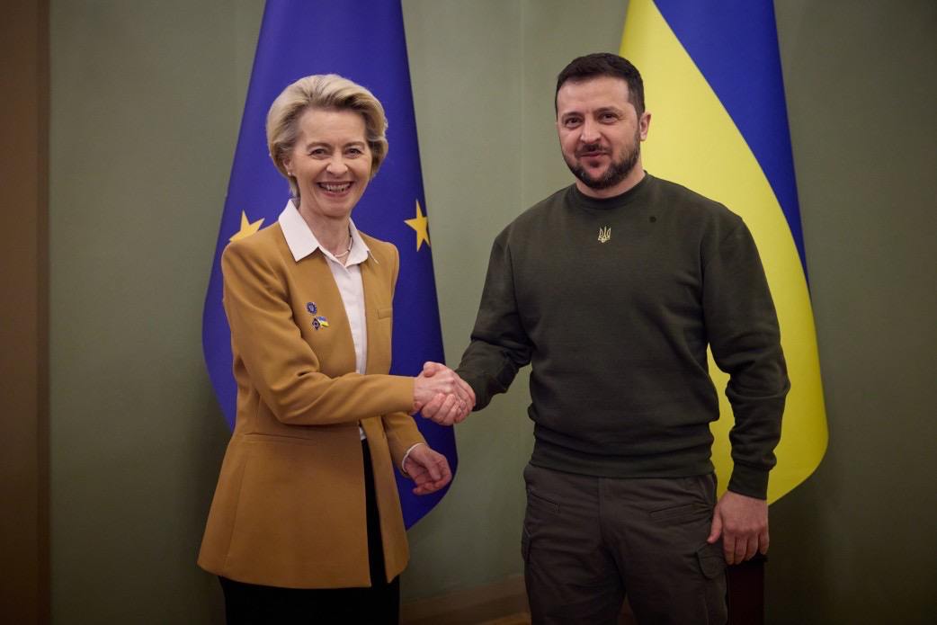 Урсула фон дер Ляєн зіткнеться з вотумом недовіри в Європарламенті, але, ймовірно, збереже посаду