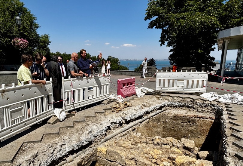 В Одесі знайшли генуезькі артефакти XIV століття: біля Дюка – рештки давньої фортеці