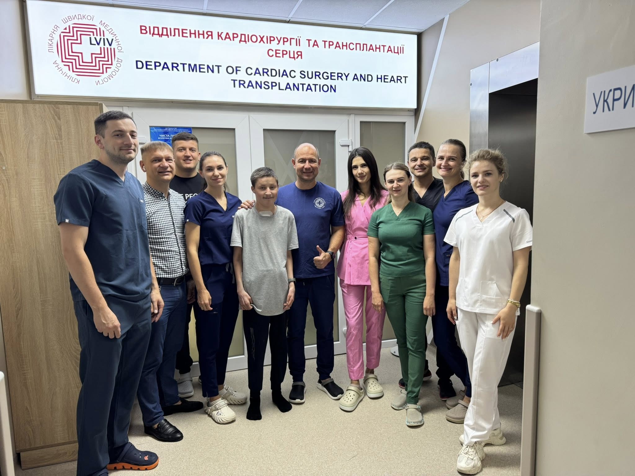 У Львові медики врятували життя молодому хлопцю, пересадивши два серця за три доби