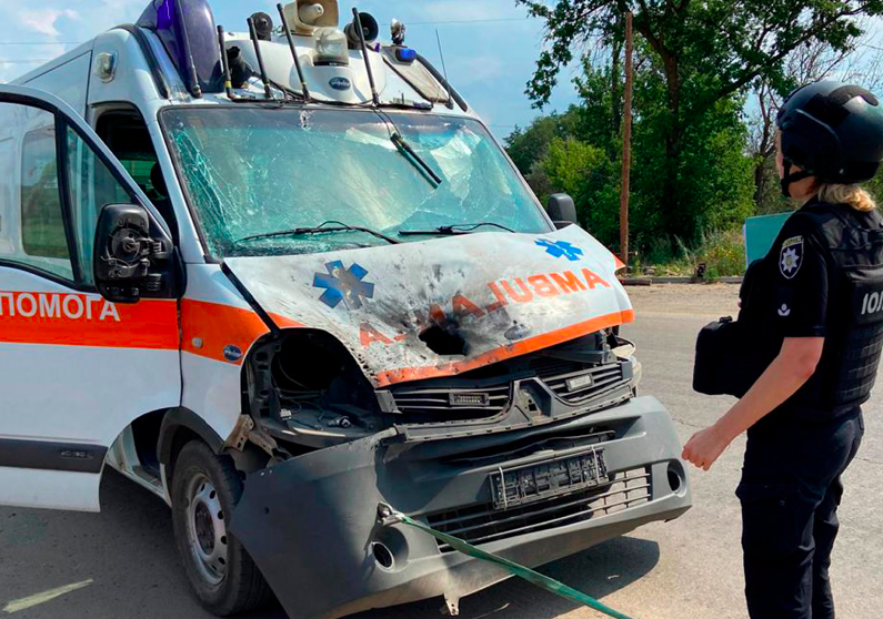 Ворожий дрон атакував "швидку" на Харківщині: поранені медики