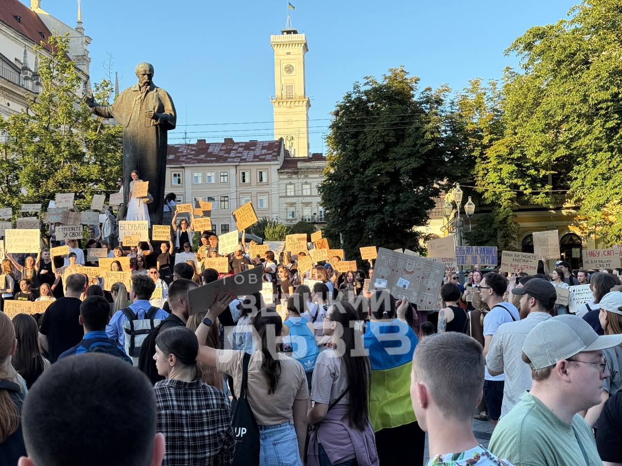 У Львові, Києві, Одесі та інших містах проходять протести проти закону