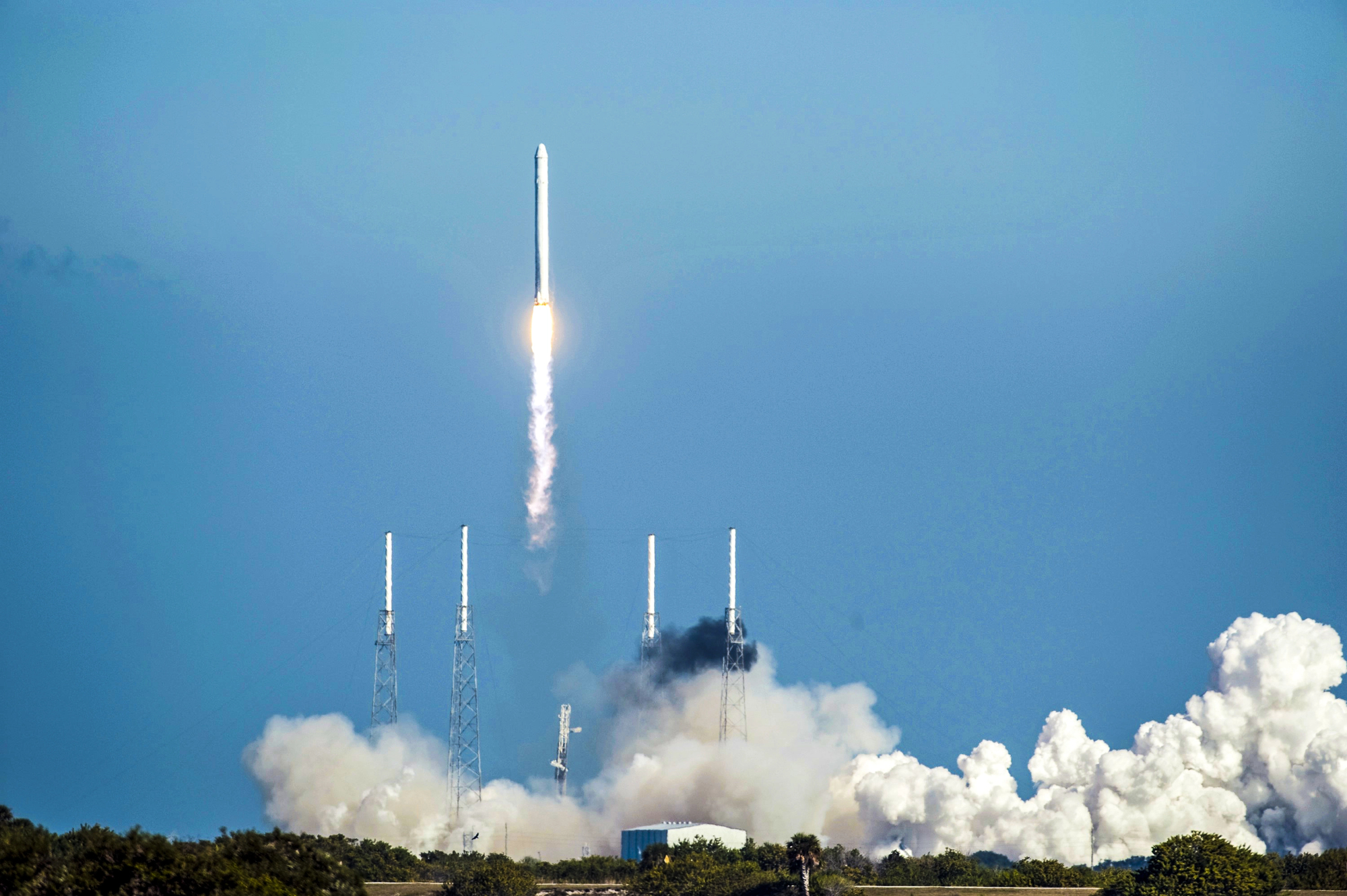 Компанія SpaceX здійснила запуск двох супутників зв’язку для SES