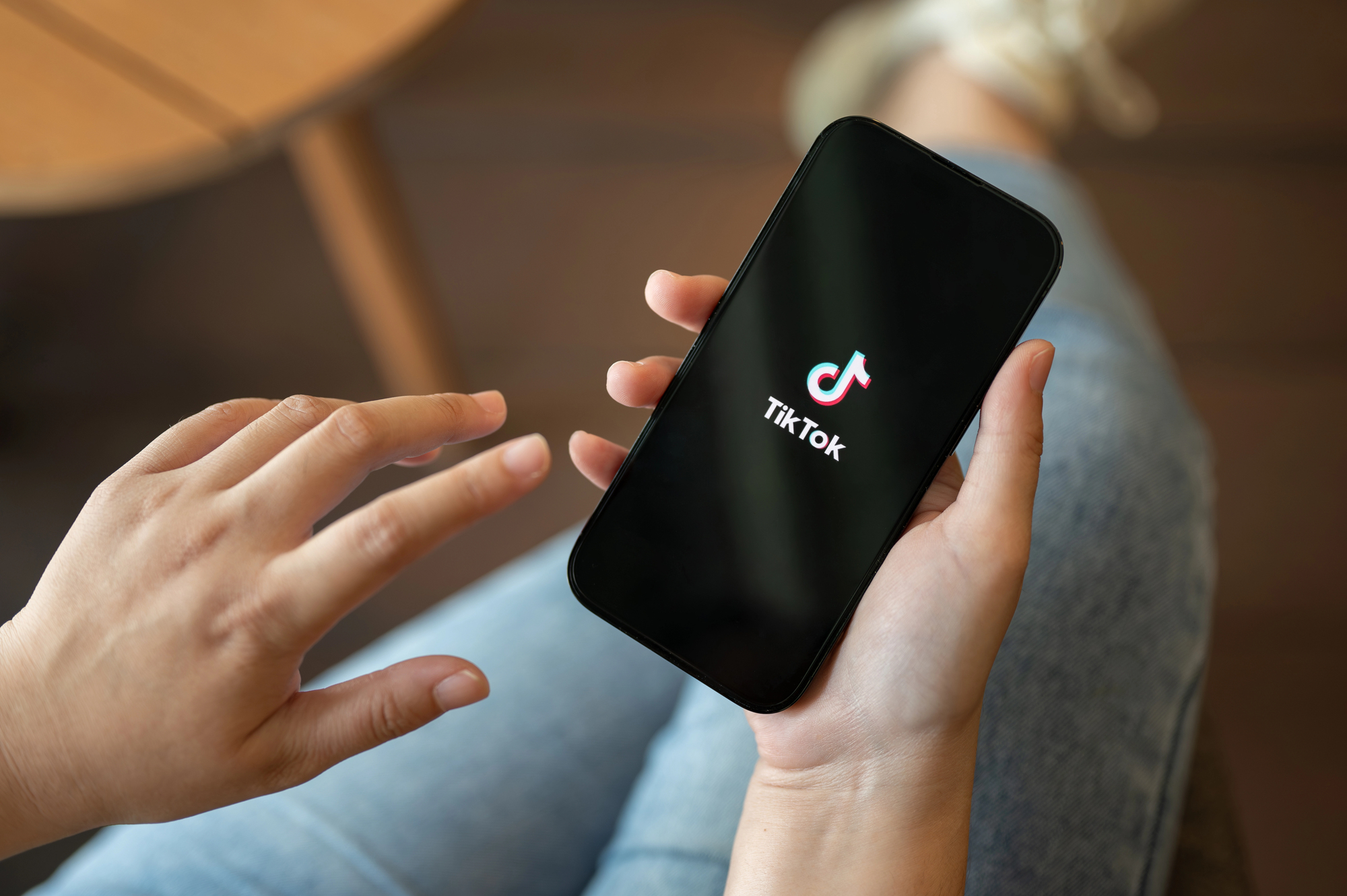 Трамп погрожує заблокувати TikTok у США, якщо Китай не погодить продаж сервісу