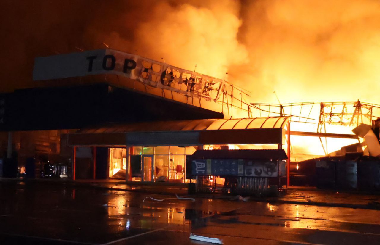 Нічні атаки: Дніпро горів після ворожих обстрілів