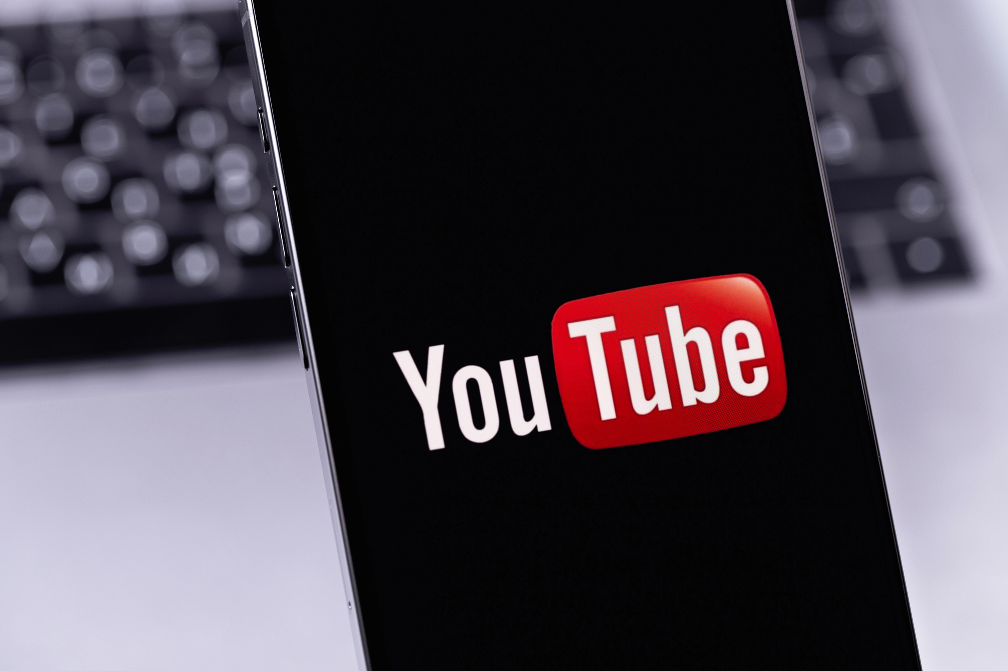 YouTube тестує функцію додавання співавторів до відео для кращого просування каналів