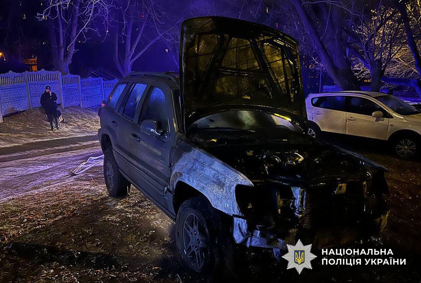 У Києві чоловік підпалив автівки військових та відділення «Укрпошти» на замовлення спецслужб РФ