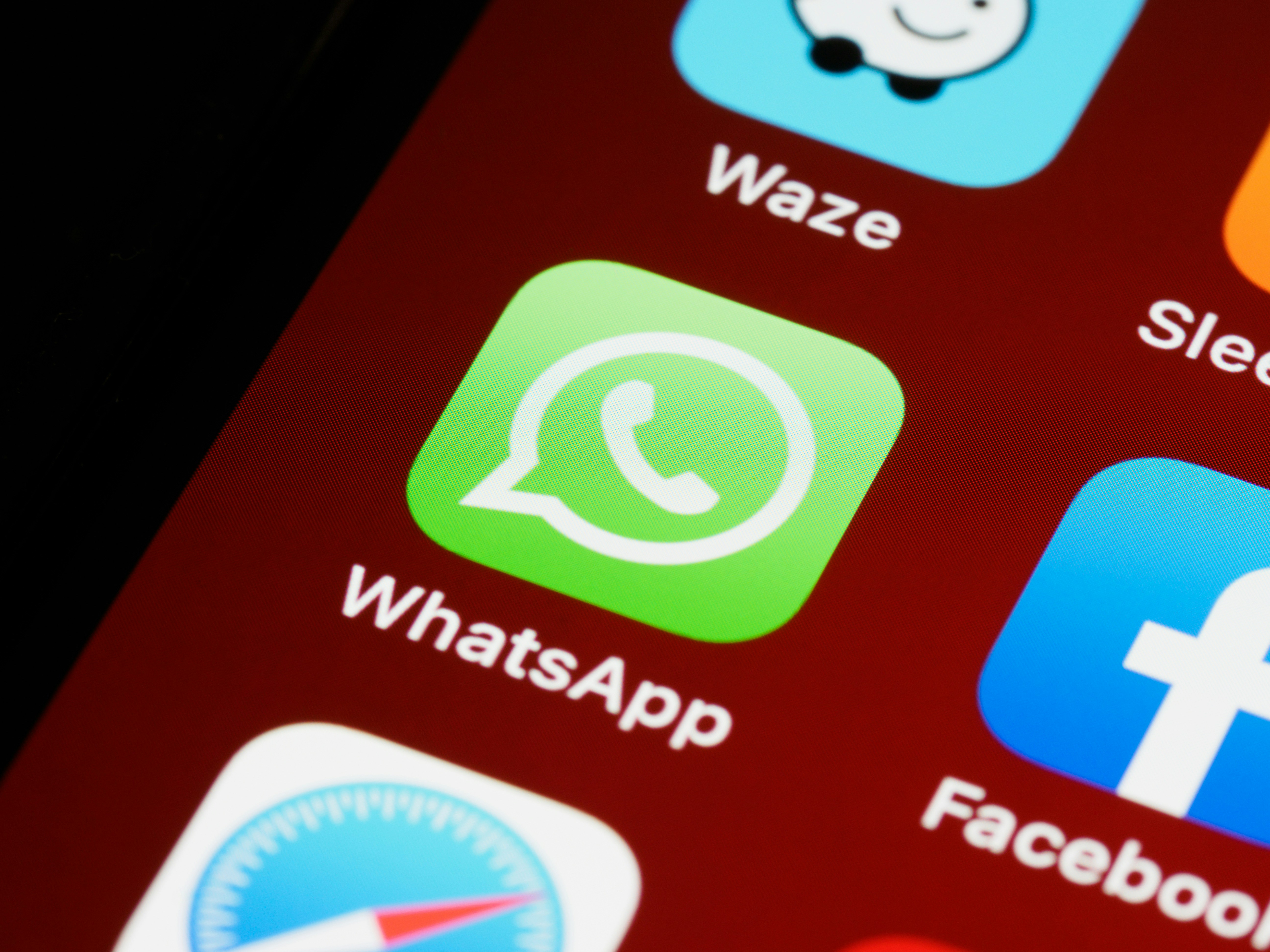 Росія обмежує роботу WhatsApp через його захист конфіденційності