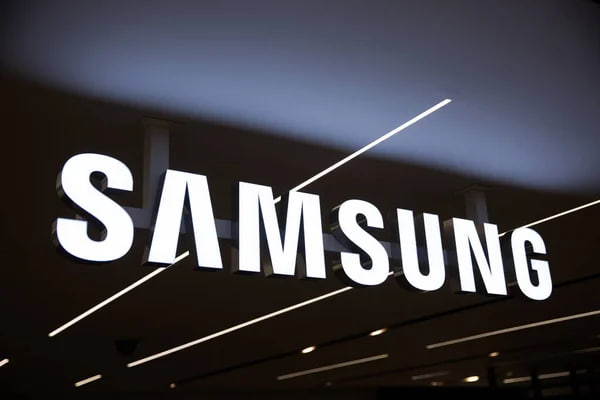 Samsung анонсувала доступні навушники з підтримкою ШІ