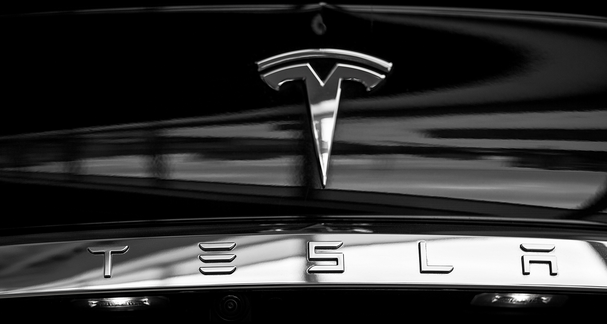 Tesla анонсувала новий електрокросовер Model Y L з великим запасом ходу