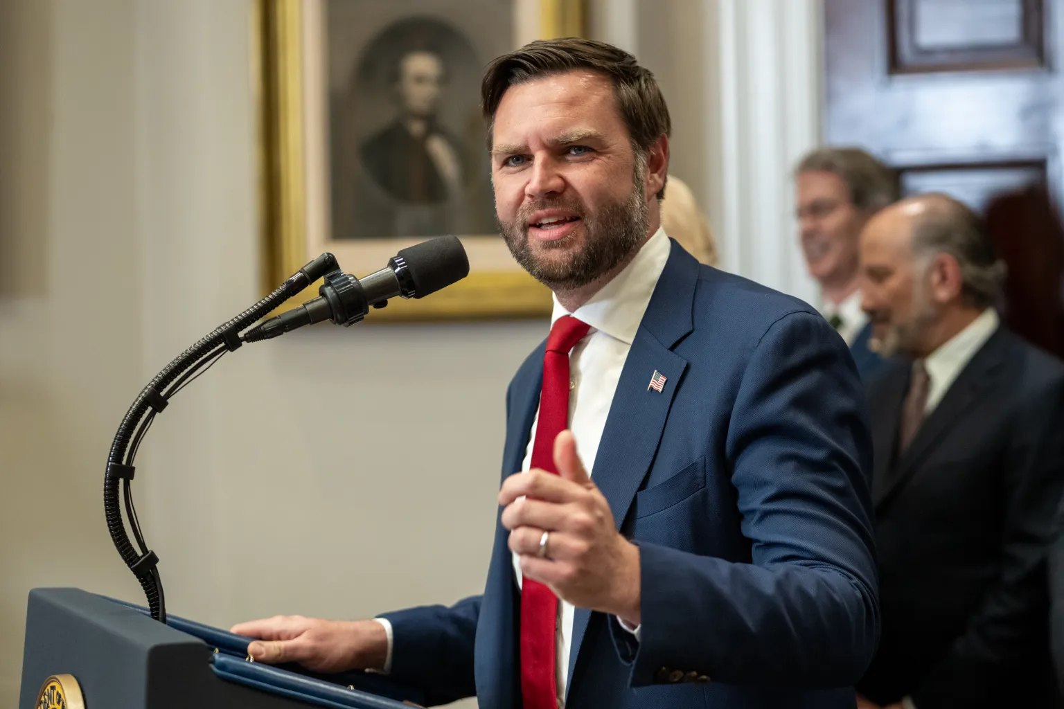 Віцепрезидент США: Європа має взяти на себе більшість витрат на безпеку України