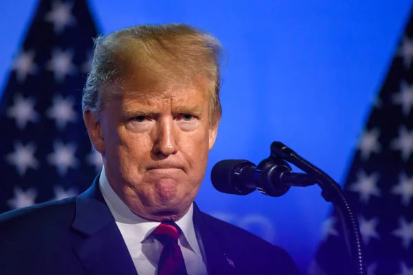Трамп заявив, що не хоче бути присутнім на зустрічі Зеленського та Путіна