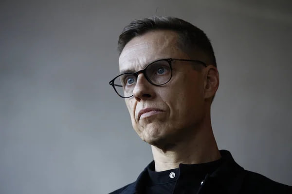 Президент Фінляндії попередив: переговори з Росією — «гра на час»