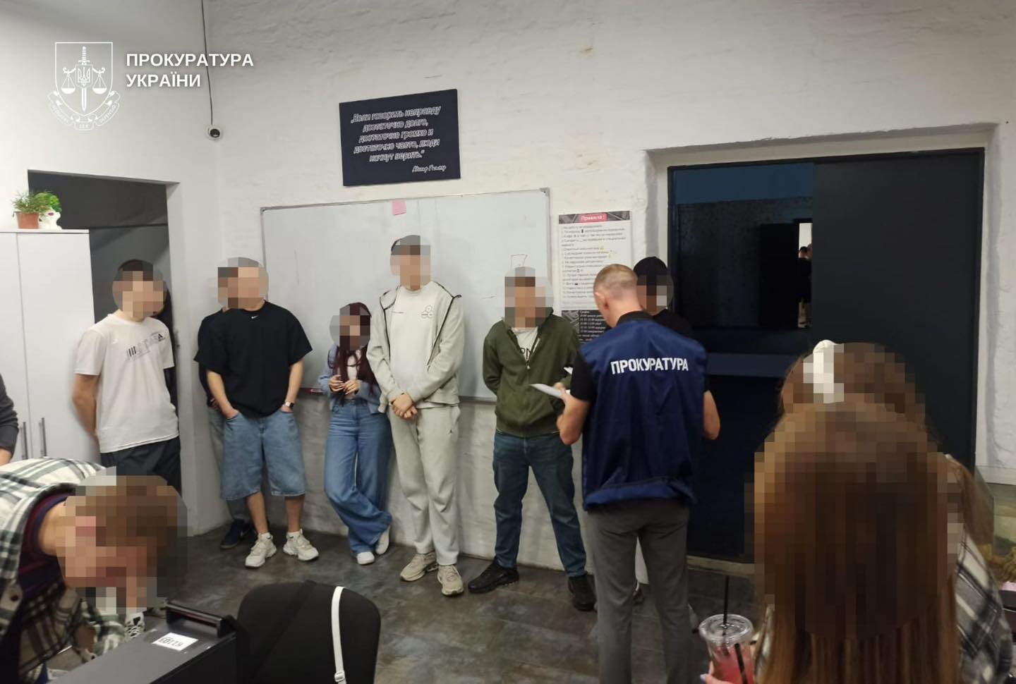 Прокуратура зупинила діяльність шахрайських колцентрів у Дніпрі