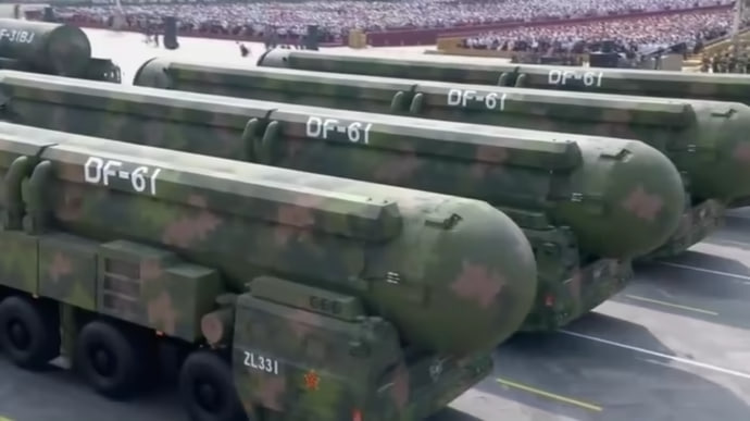 Китай уперше показав новітню міжконтинентальну ракету DF-61 під час військового параду