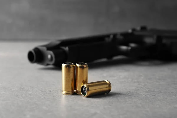 Дворічна дитина вистрілила собі в голову з пістолета на Дніпропетровщині