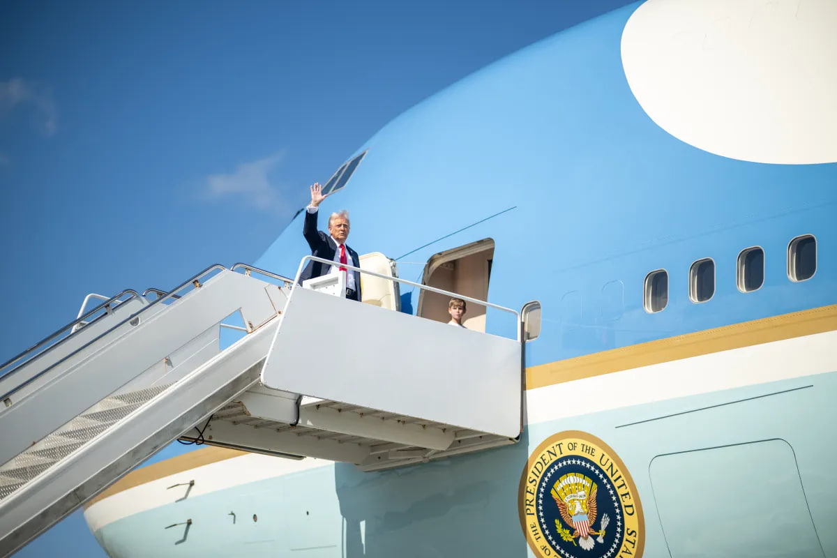 У небі Нью-Йорка зафіксували небезпечне зближення літака Трампа з Airbus — ЗМІ