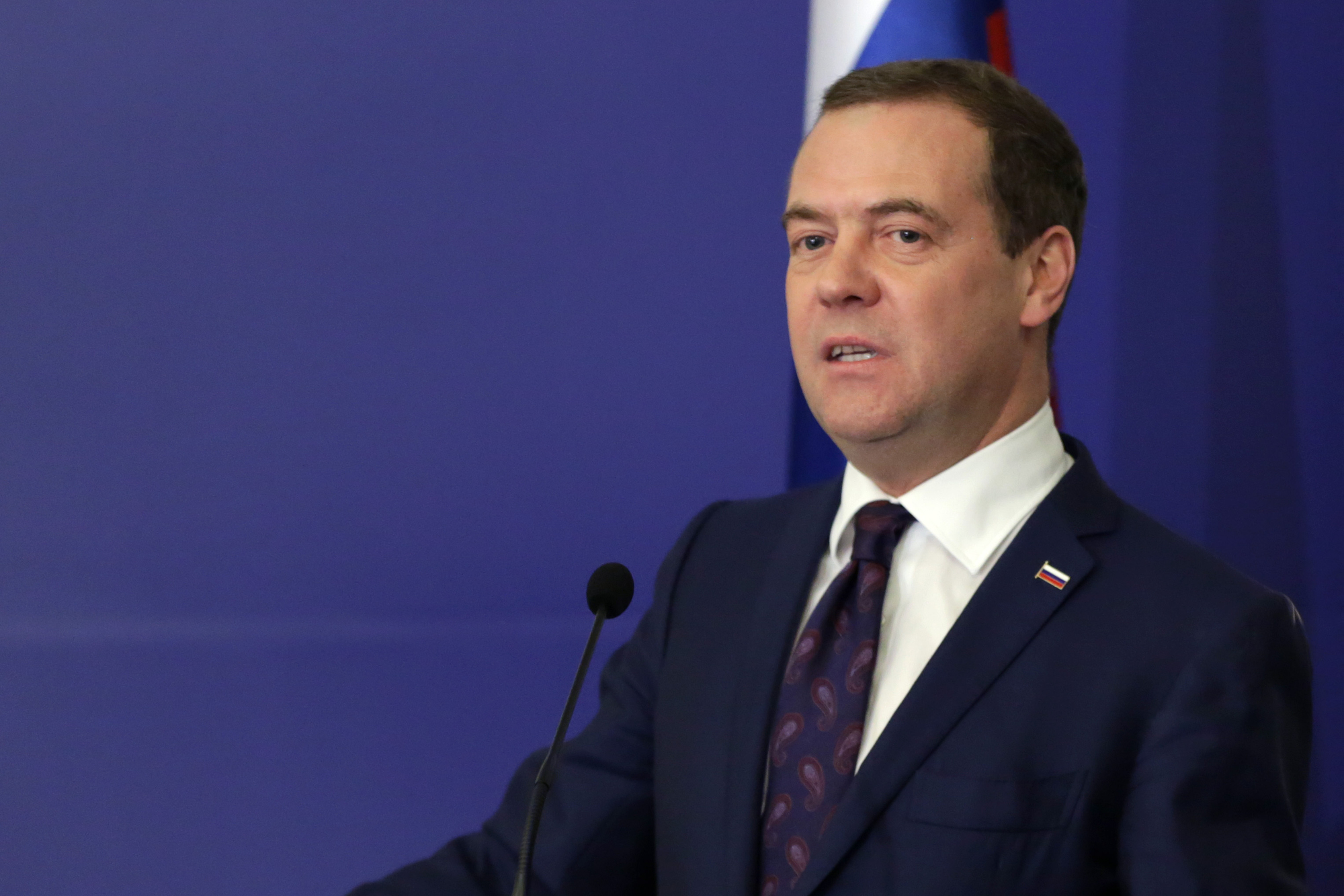 Медведєв пригрозив "зброєю, від якої не врятує бомбосховище" після слів Зеленського