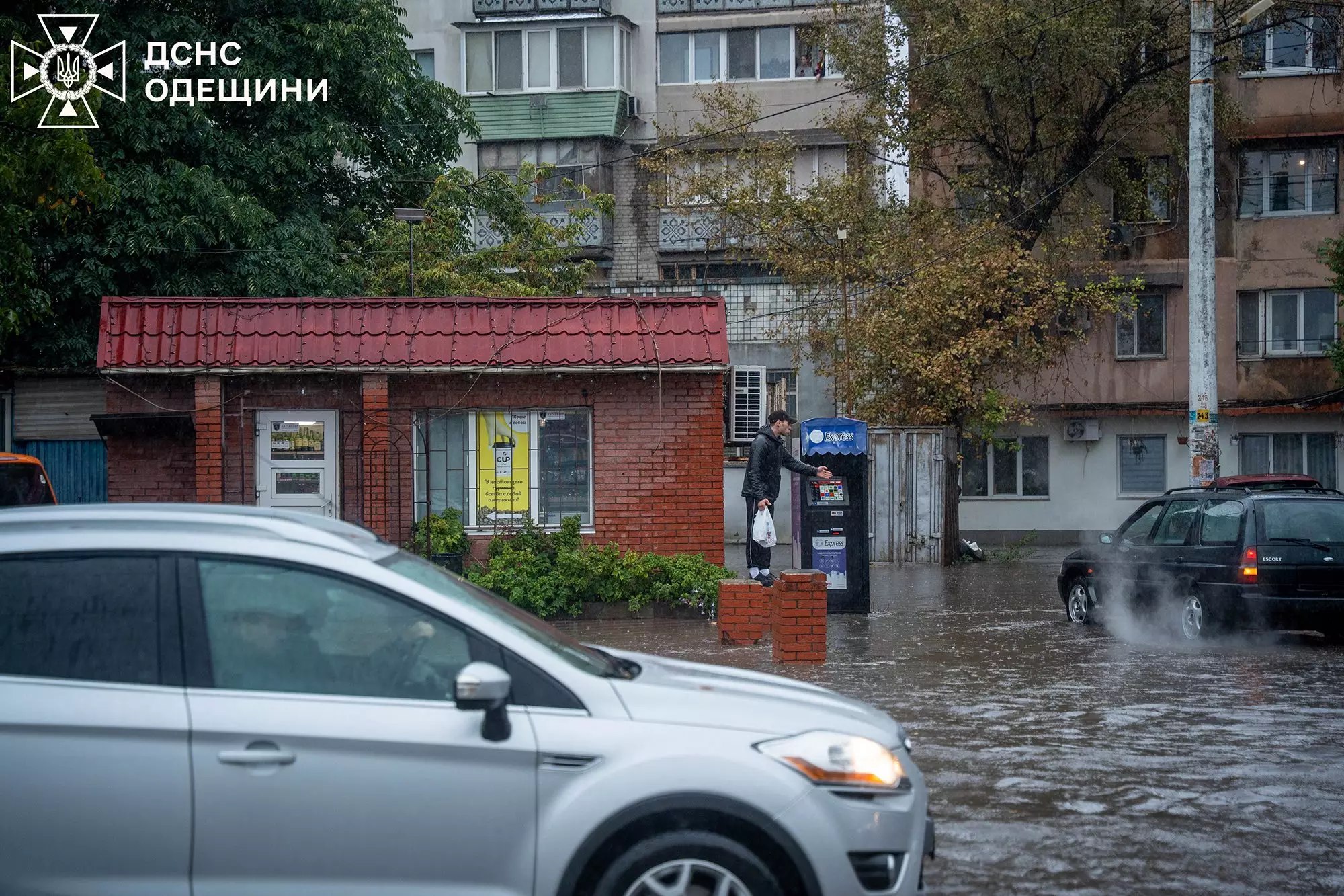 Одесу затопило після сильних дощів: півторамісячна норма опадів за один день