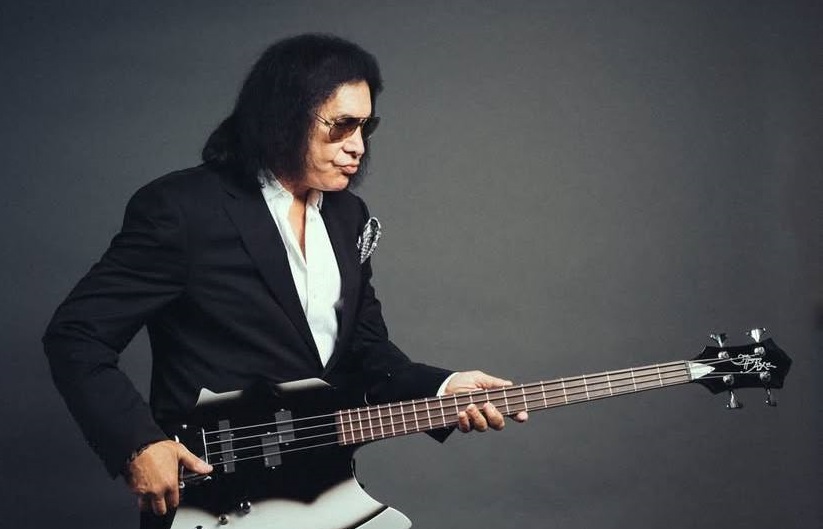 Легендарний музикант гурту KISS потрапив у ДТП після знепритомнення за кермом