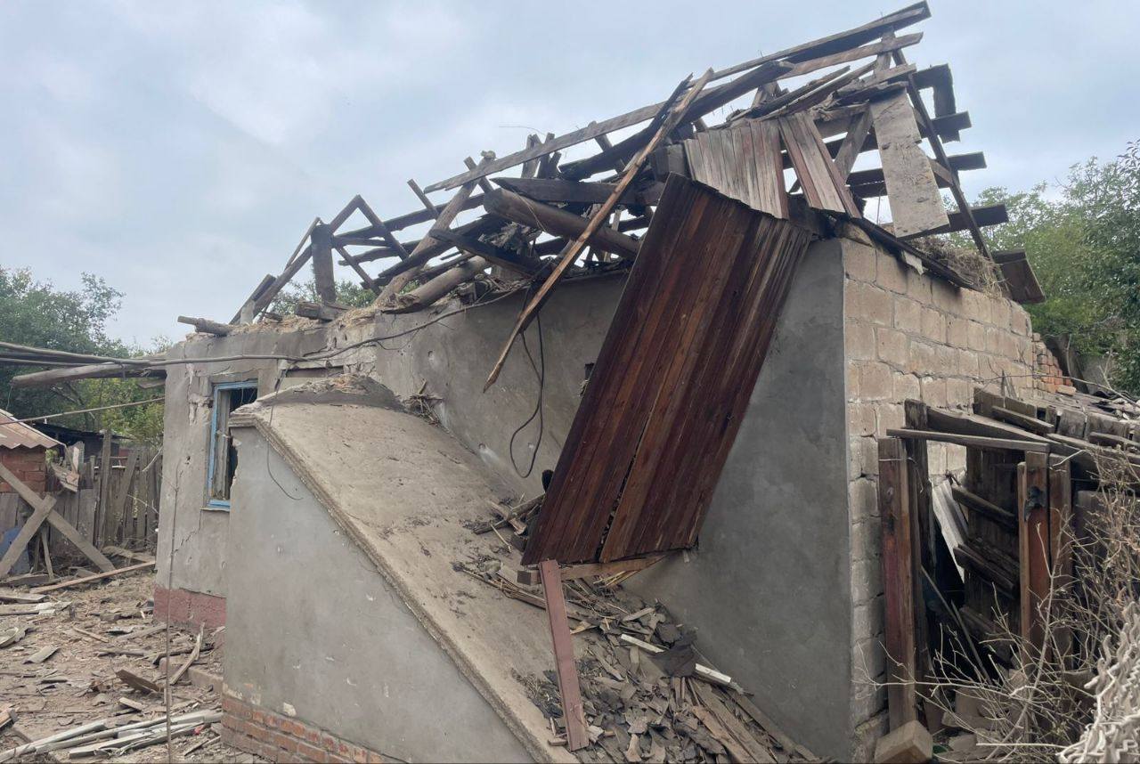 Російські війська обстріляли Нікопольський район: пошкоджено ЛЕП, будинки та автівка