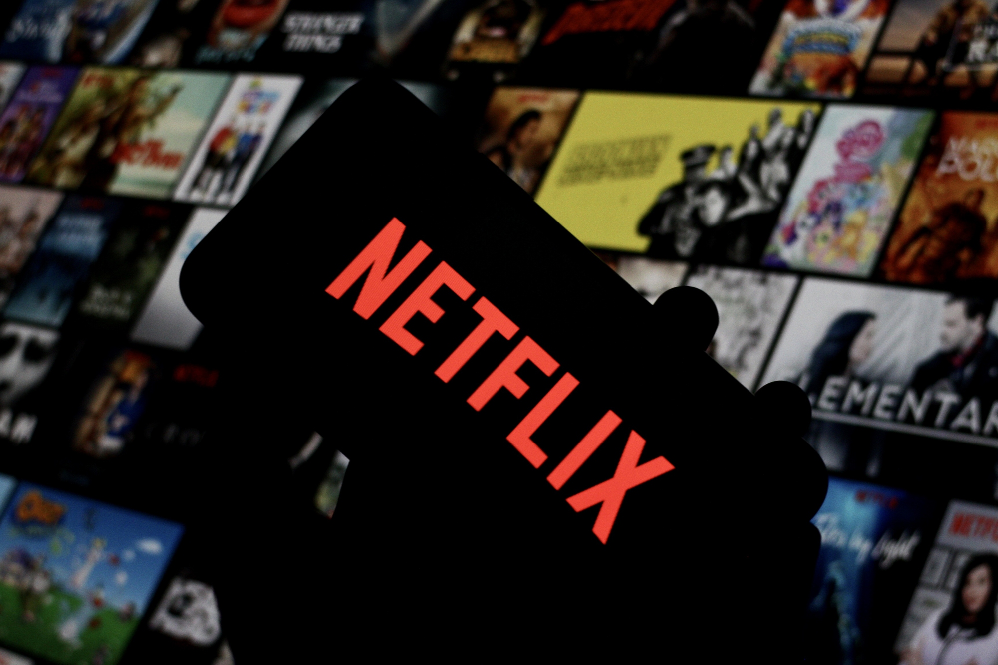 Netflix уклала угоду з Spotify щодо розміщення відеоподкастів на своїй платформі