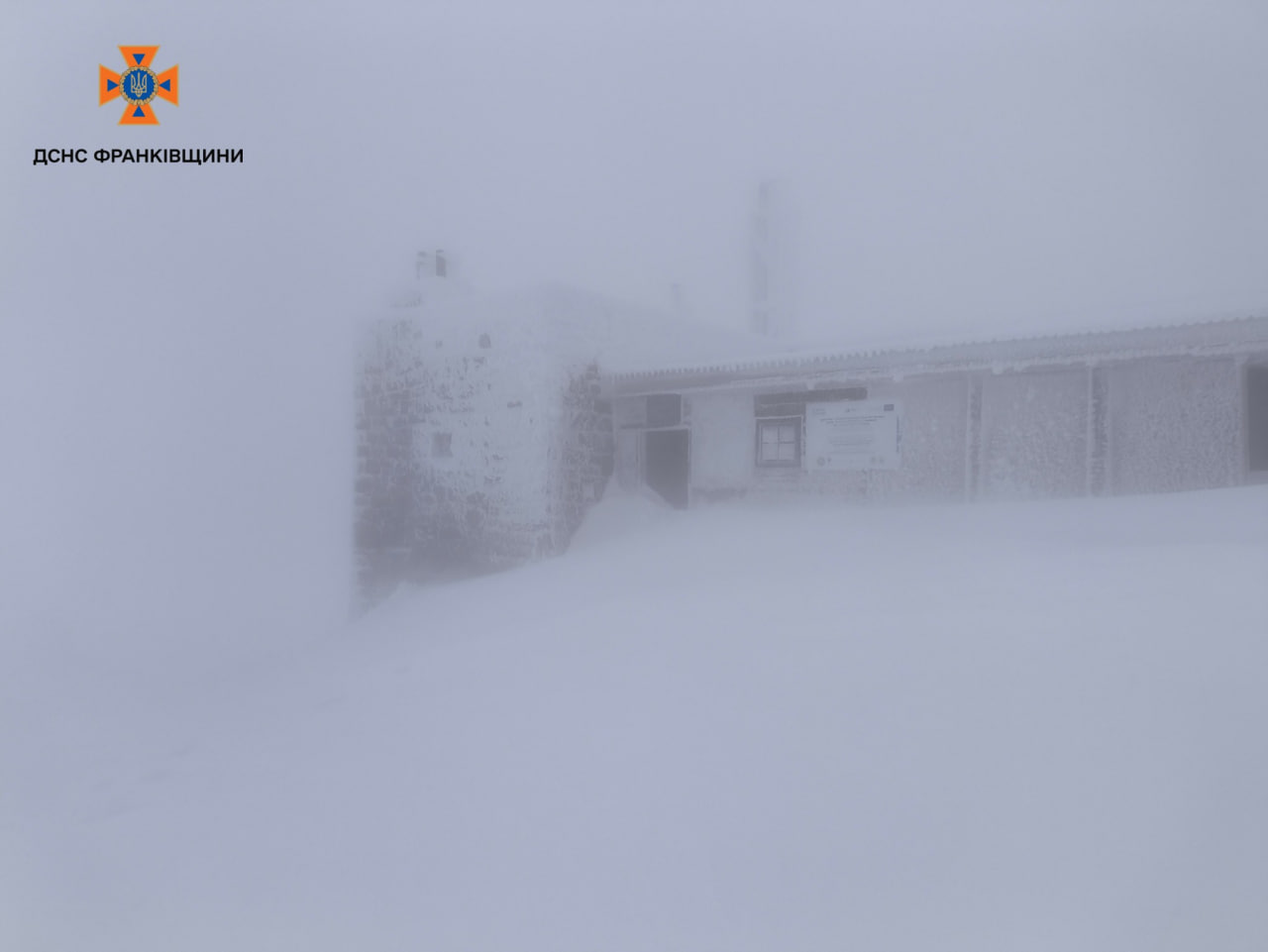 Зима прийшла в гори:на горі Піп Івані зафіксували сильний снігопад