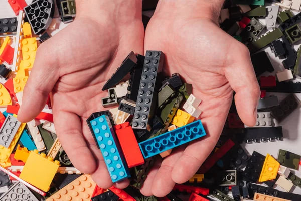 Школяр створив роботизовану руку з LEGO, яка працює як справжня