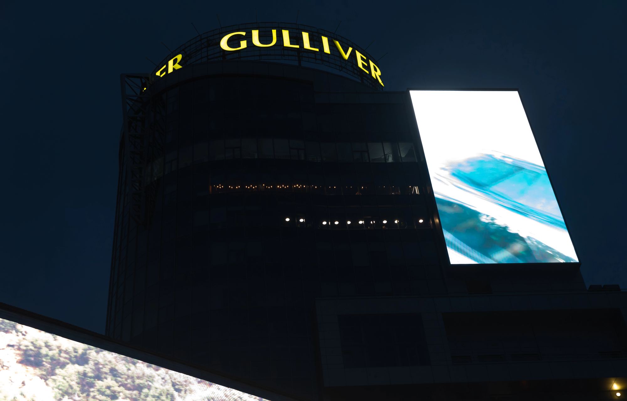 У Києві тимчасово закрили ТРЦ "Gulliver"