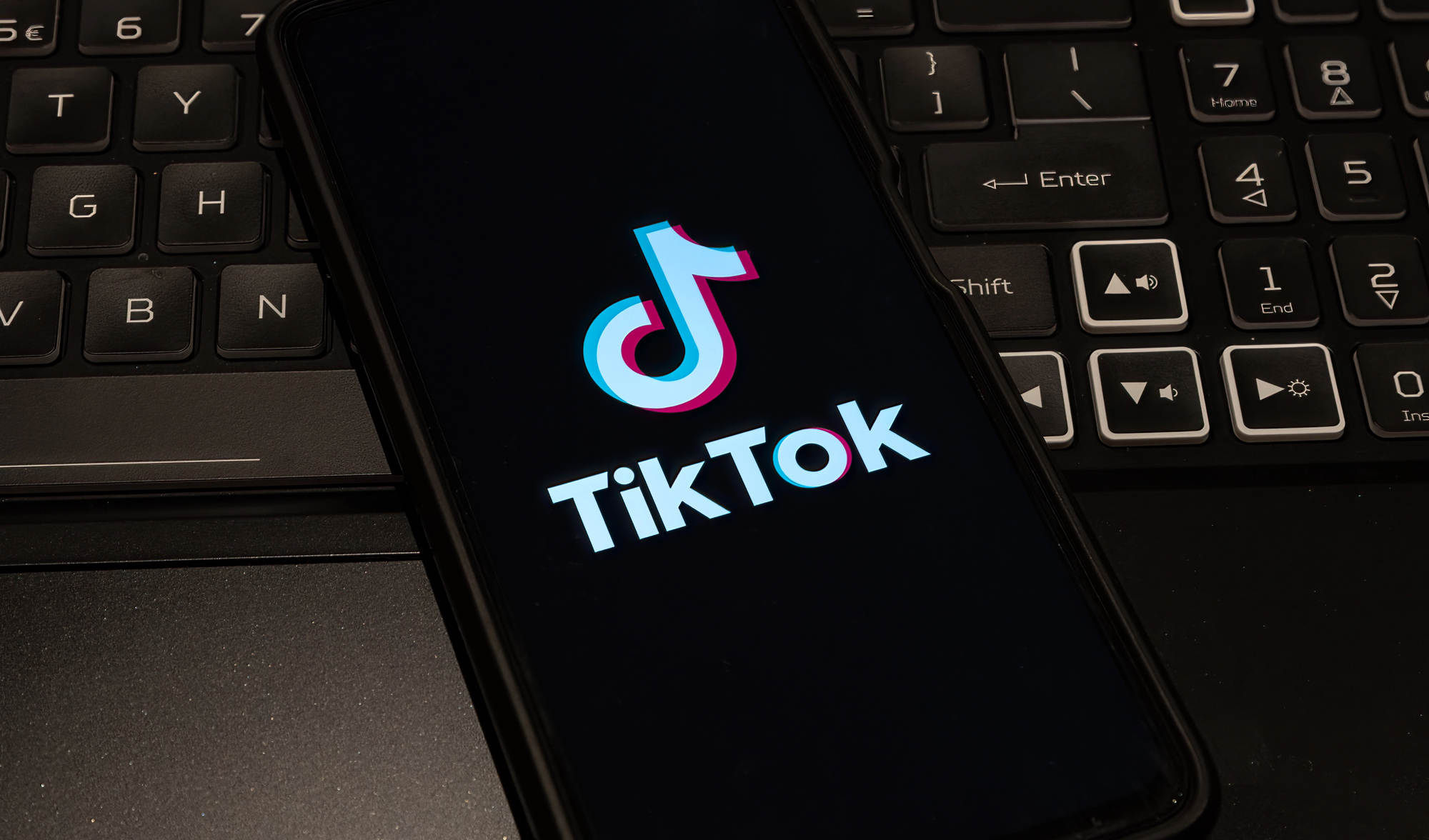 У Франції відкрили кримінальне провадження проти TikTok через загрозу психічному здоров’ю дітей