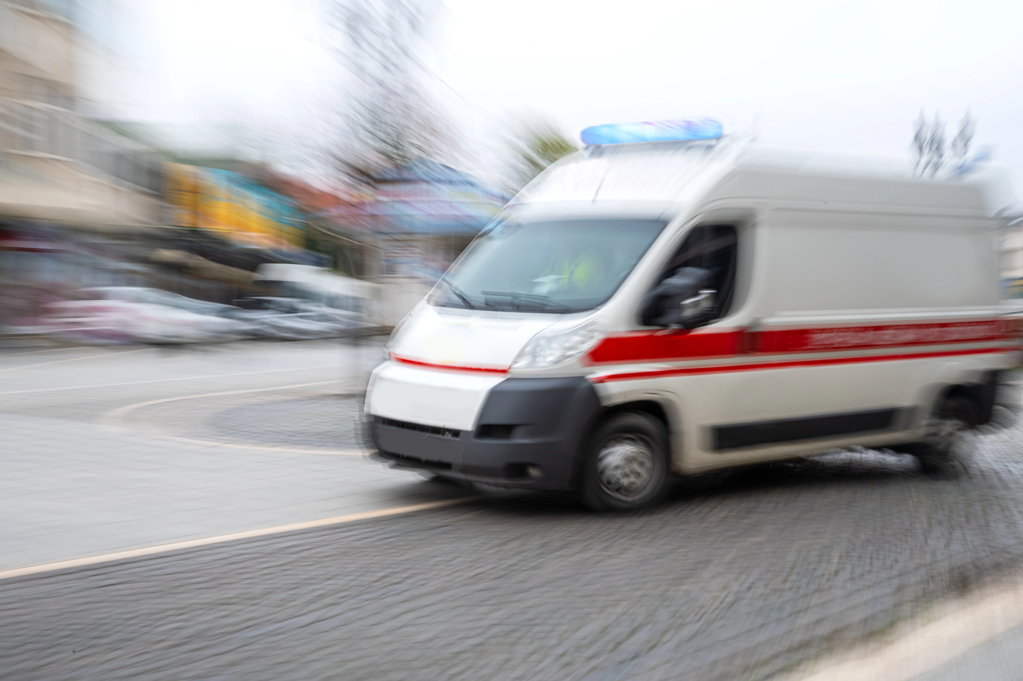Російський дрон вдарив по автобусу в Херсоні: постраждали двоє людей