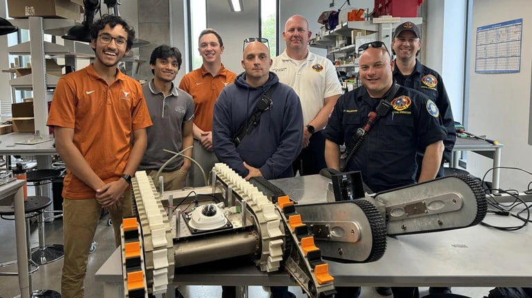 У США створили робота, який допомагає пожежникам працювати у надекстремальних умовах