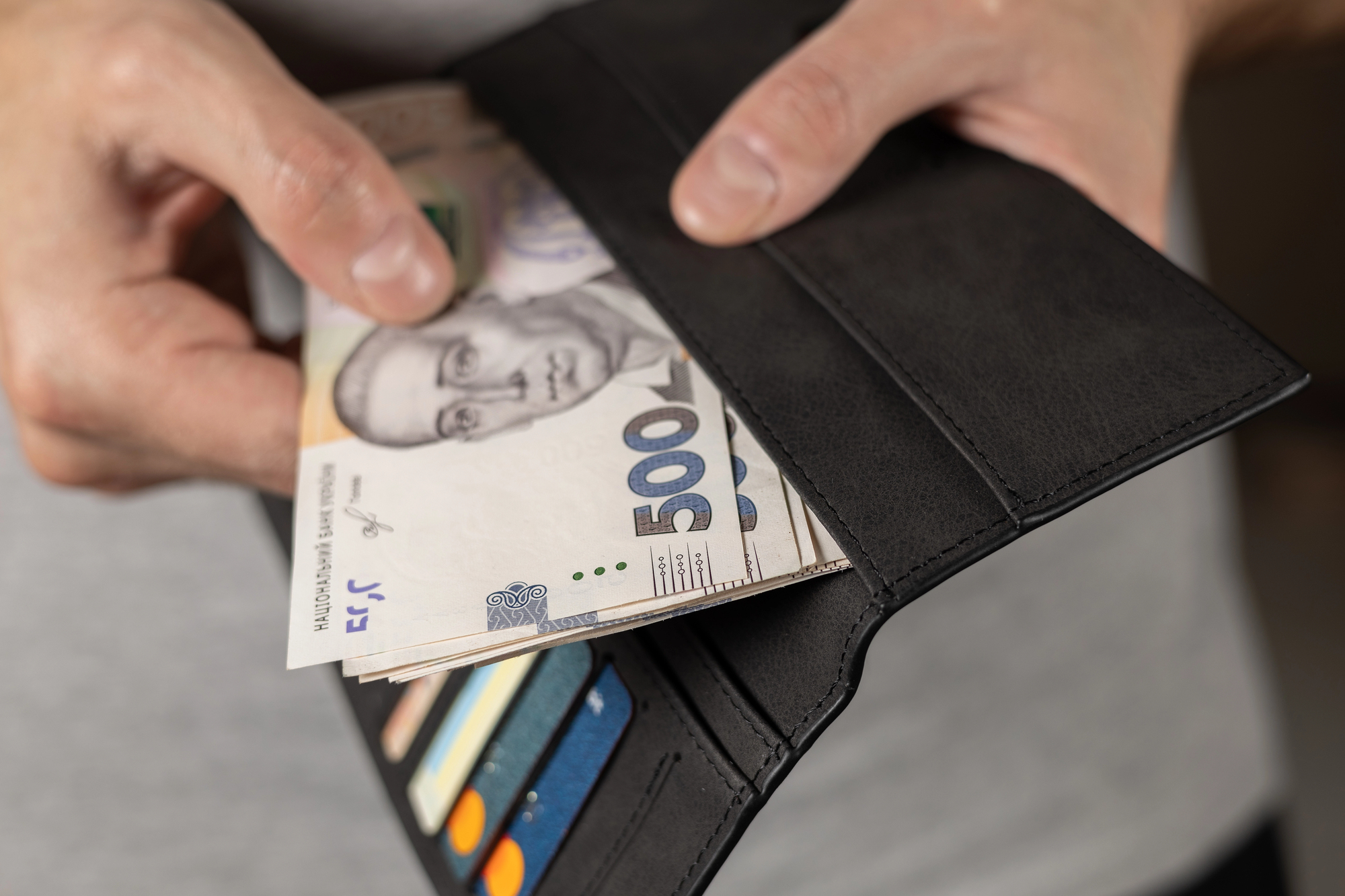 Українцям почали виплачувати "Нацкешбек" за серпень