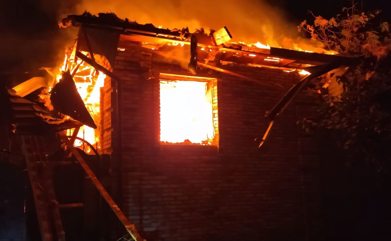 Атака на Дніпропетровщину: 1 людина загинула, 1 поранена, горіли підприємства та будинки