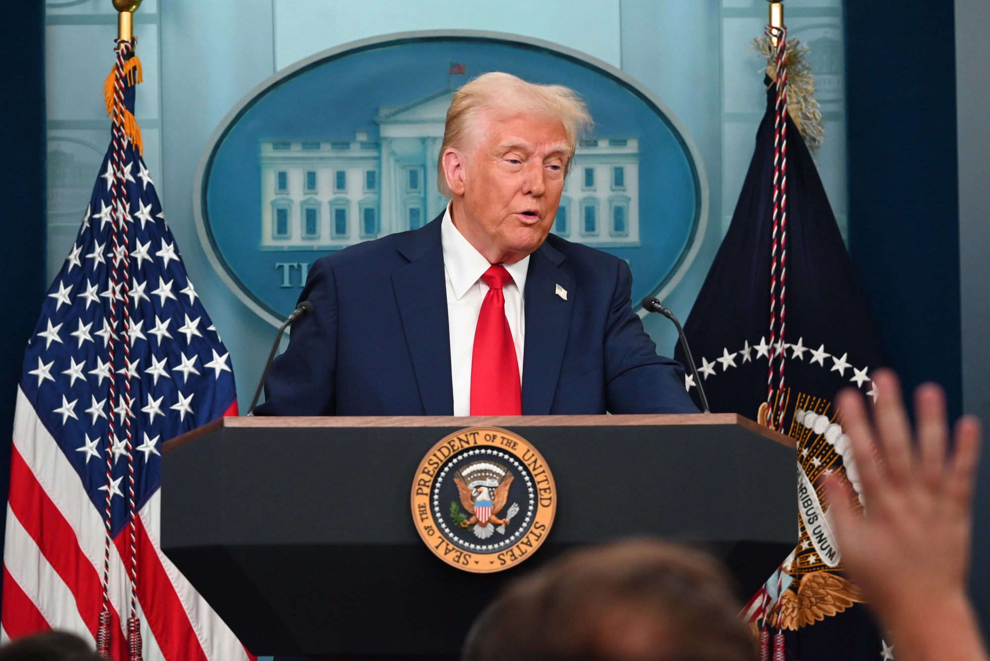 Bloomberg: Трамп дізнався про мирний план США в останній момент