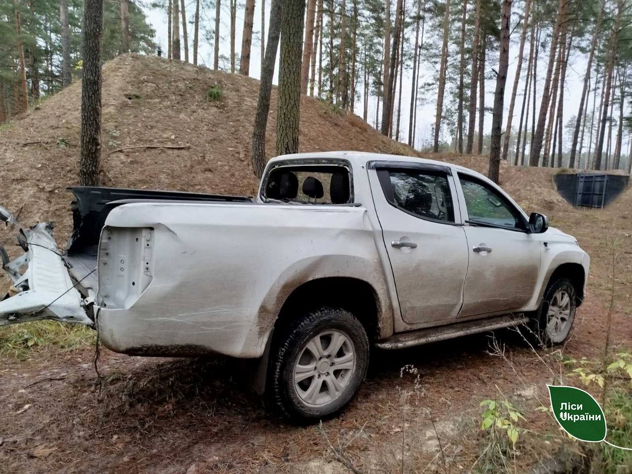 Російський дрон ударив по авто лісівника на Сумщині: є постраждалий