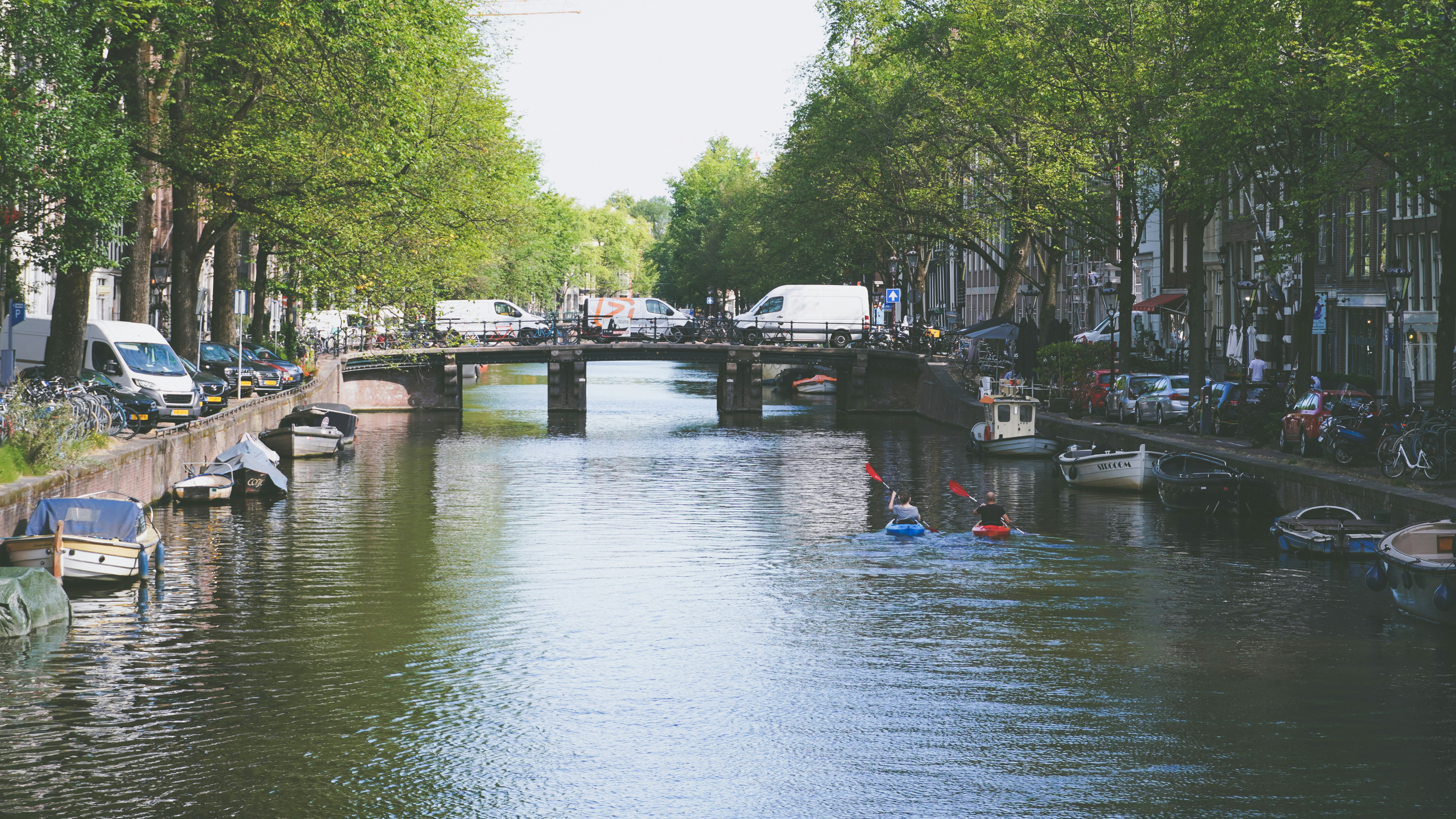 Місто без натовпів: чому варто відвідати Утрехт заради 732 унікальних підвалів-кафе