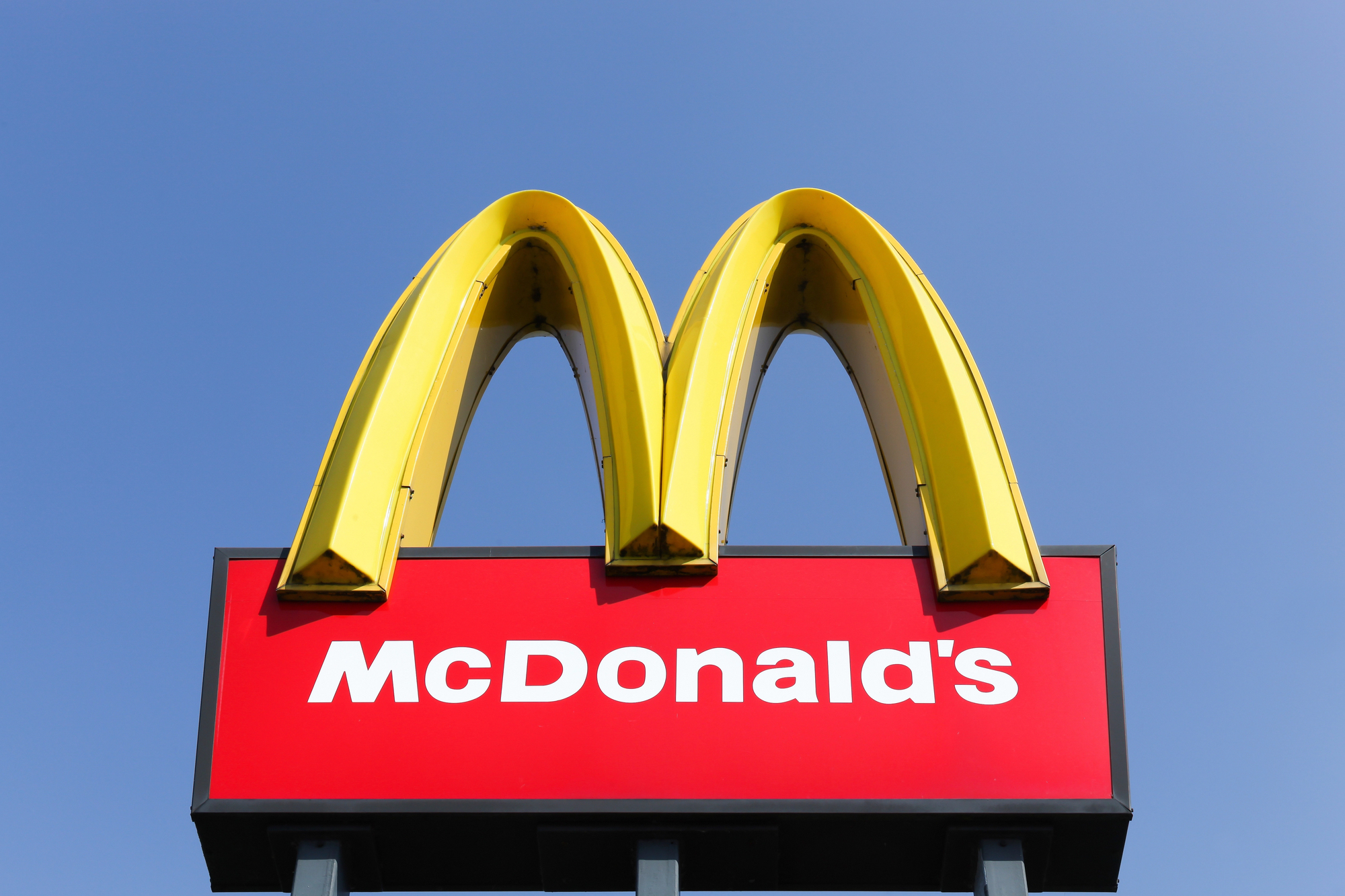 "Блювотний протест" у McDonald’s та картини щурів: 5 реальних новин 1975 року, в які важко повірити