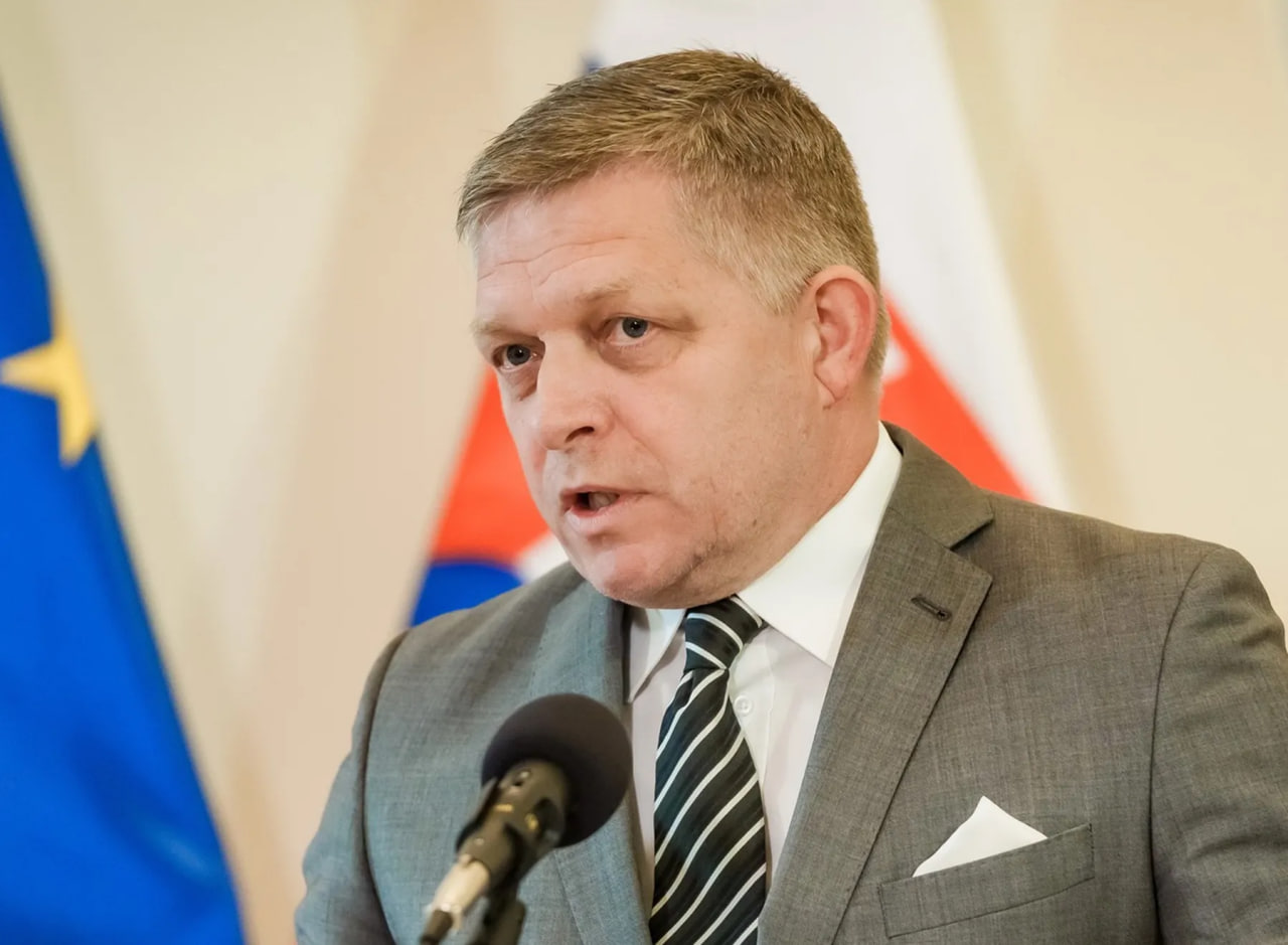 В аеропорту Брюсселя автомобіль врізався в літак Роберта Фіцо