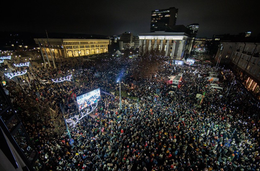 Протести у Вільнюсі: 10 тисяч людей вимагають не чіпати суспільного мовника