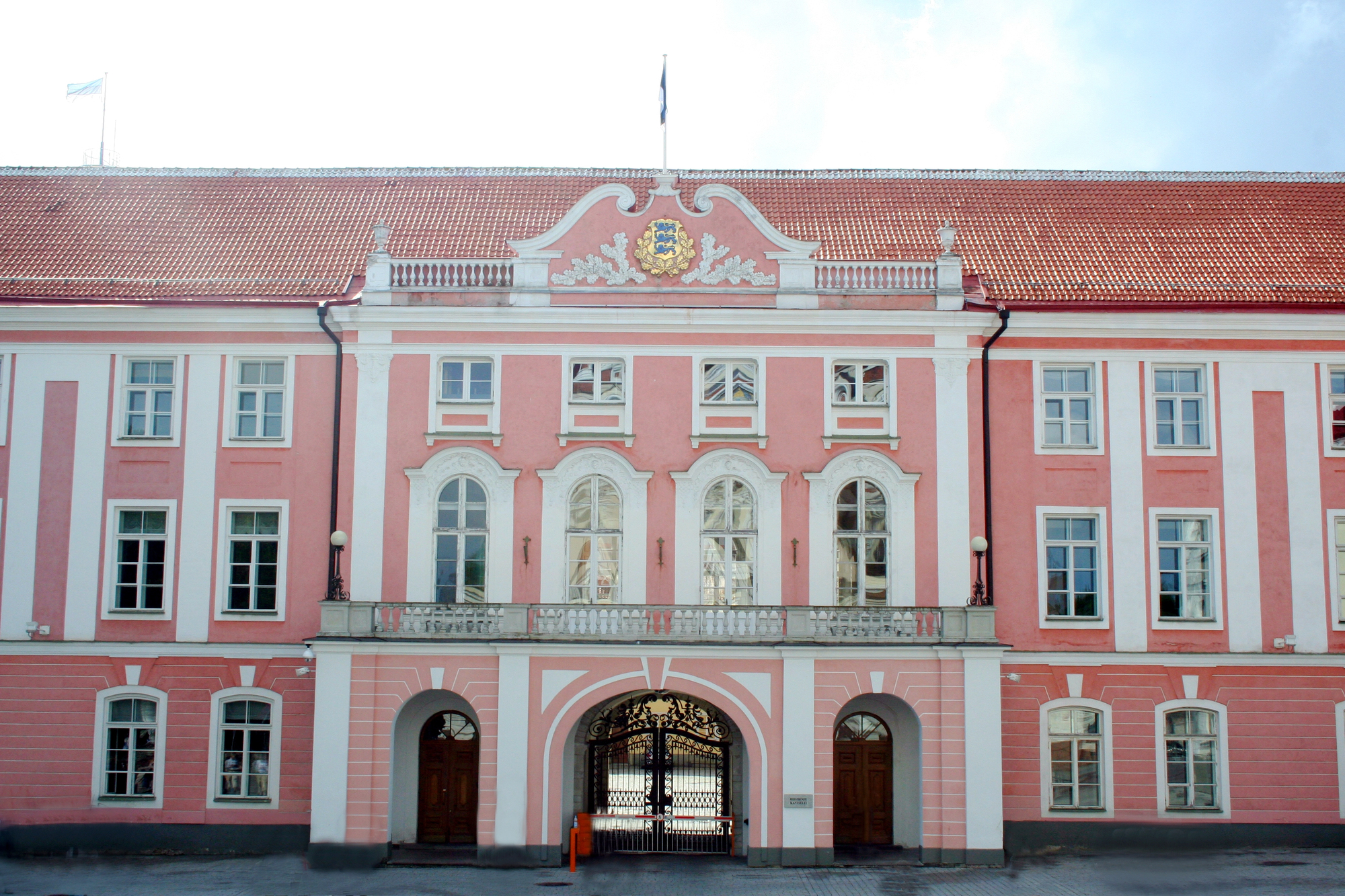 В Естонії невідомий наніс знак Z на будівлю парламенту