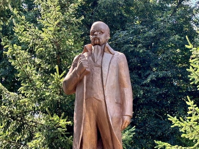 Пам’ятник Леніну з Житомирщини перетворили на Шевченка та передали до музею