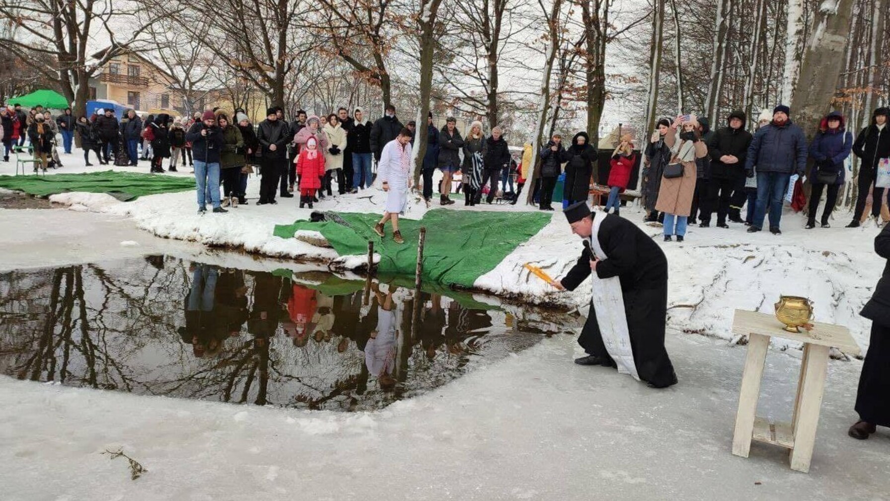 Львівська мерія закликає утриматися від купання у водоймах на Водохреща