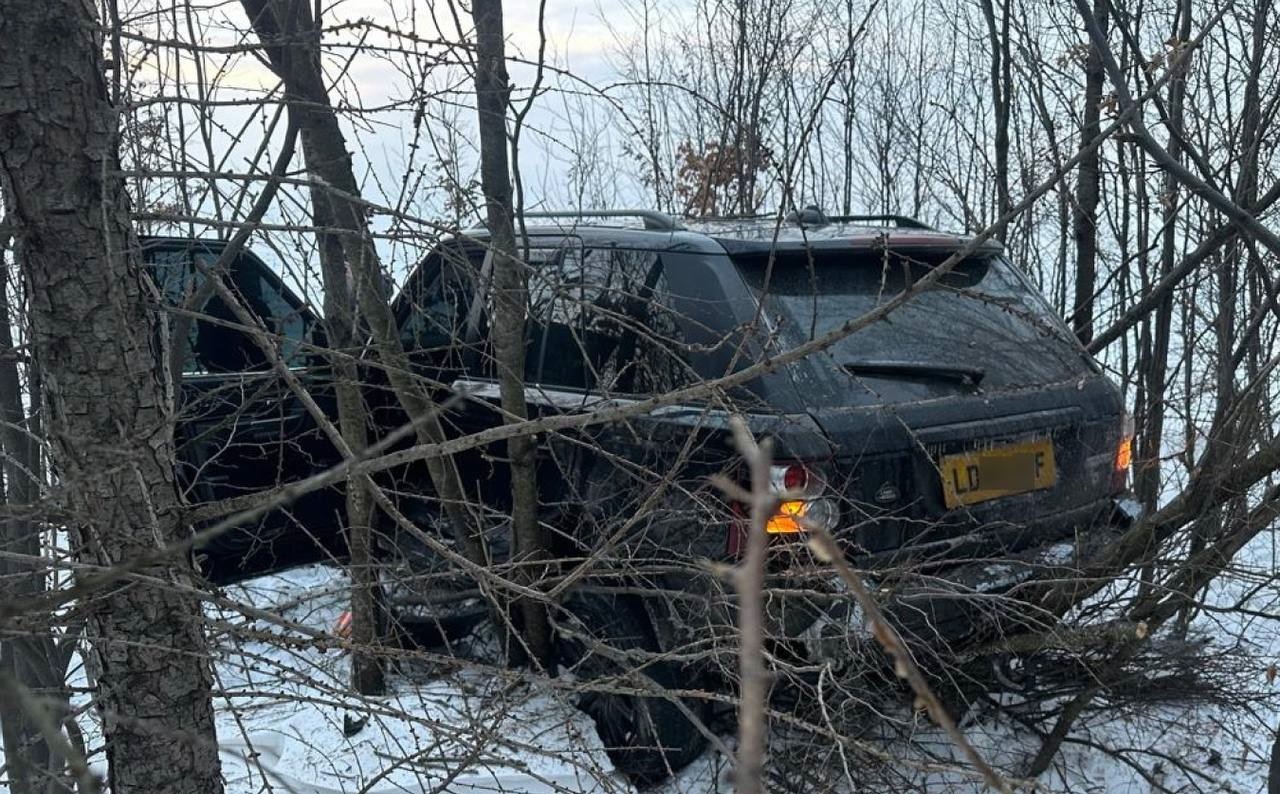 На Буковині водій Range Rover травмував прикордонника під час спроби прориву кордону