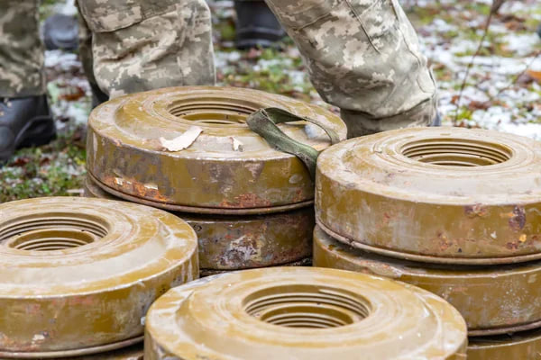 Виробник мін заявив про блокування роботи: можливий дефіцит боєприпасів на фронті