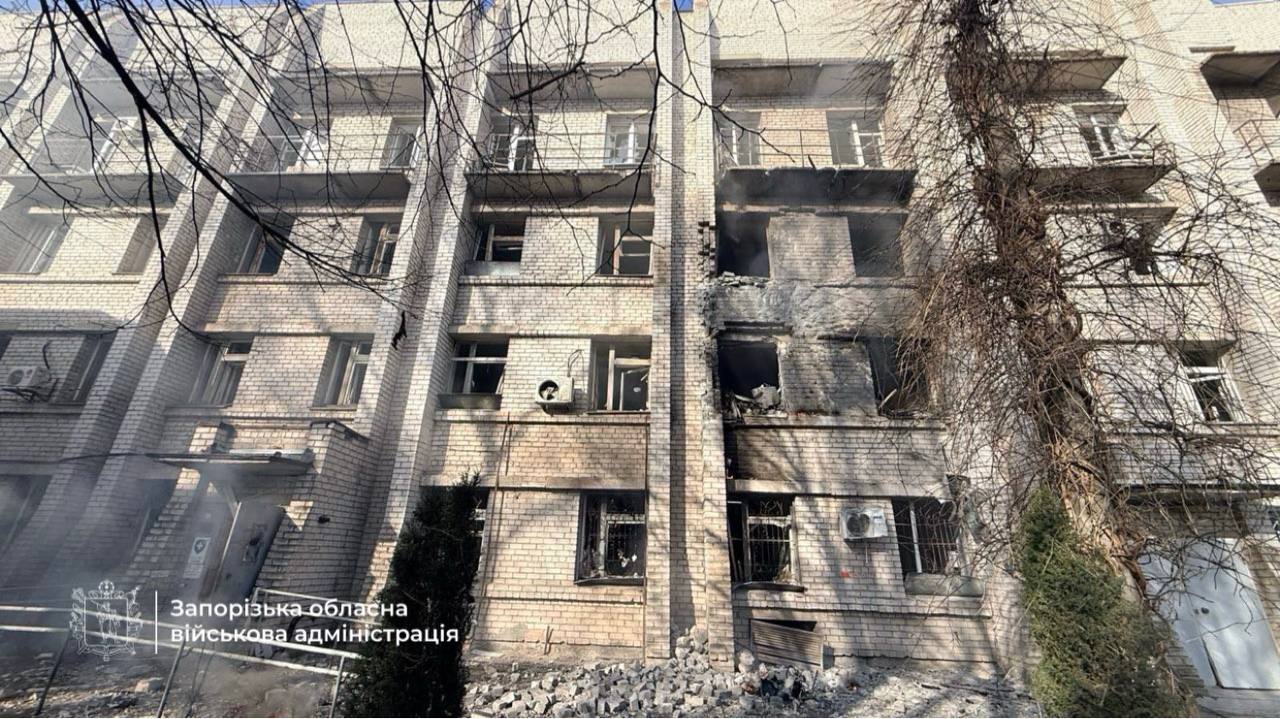 Росіяни вдарили по пологовому будинку в Запоріжжі: є постраждалі