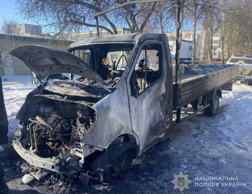Підпалював автомобілі на замовлення - юнак намагався знайти "легкий заробіток" у Луцьку