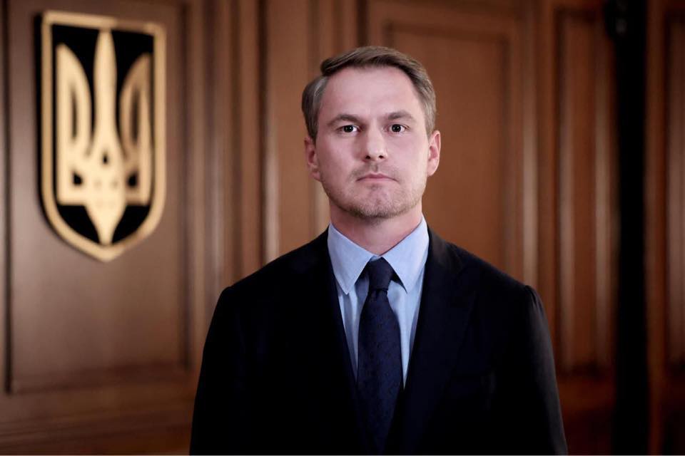 Генпрокурор Кравченко «за батька не відповідає», зате пояснив зв'язки з Росією трьох своїх заступників