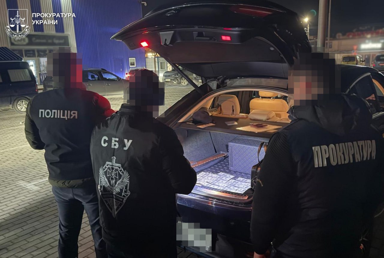 Депутата та директора медзакладу на Львівщині затримали за $3 000 хабара за «бронь» від мобілізації