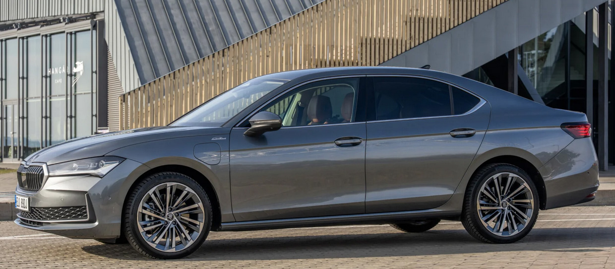 Skoda представила свій найпотужніший Superb iV із витратою до 1,5 л/100 км