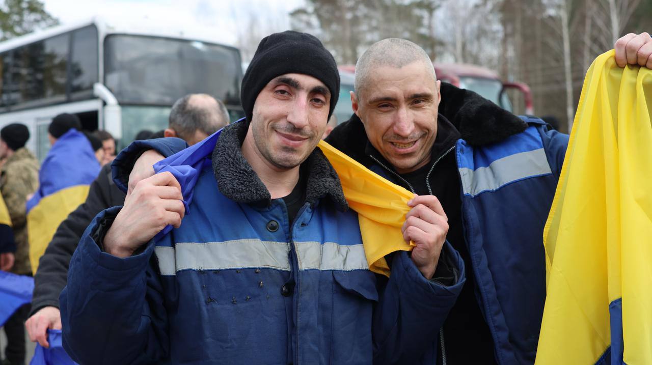 Україна повернула з російського полону 302 людей: серед них військові та цивільні